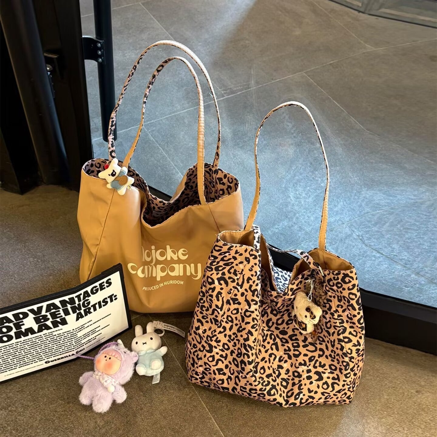 Vintage Leopard Print Reversible Tote Bag with Large Capacity and Fashionable Design for Daily Use