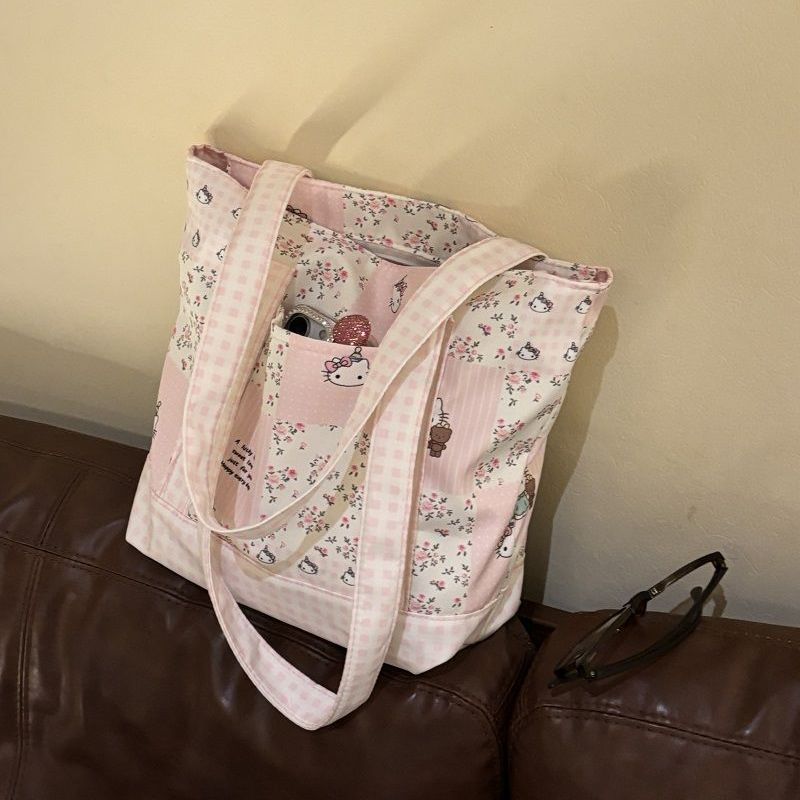 Cute Floral Kitty Patchwork Tote Bag with Zipper Closure and Multiple Inner Pockets for Daily Use