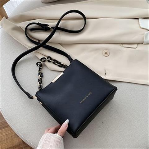 Chic Urban Mini Bucket Bag with Chain Strap and Zip Closure for Everyday Style