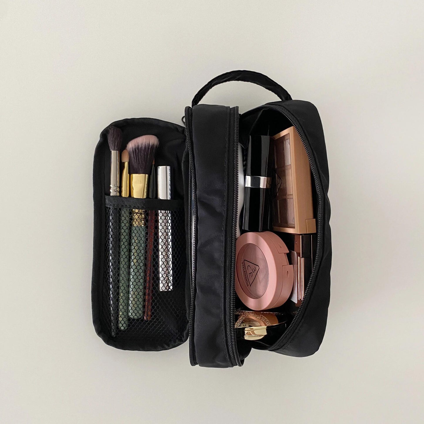 Large Capacity Cosmetic Bag with Multiple Compartments, Breathable and Waterproof, Perfect for Daily Makeup Storage