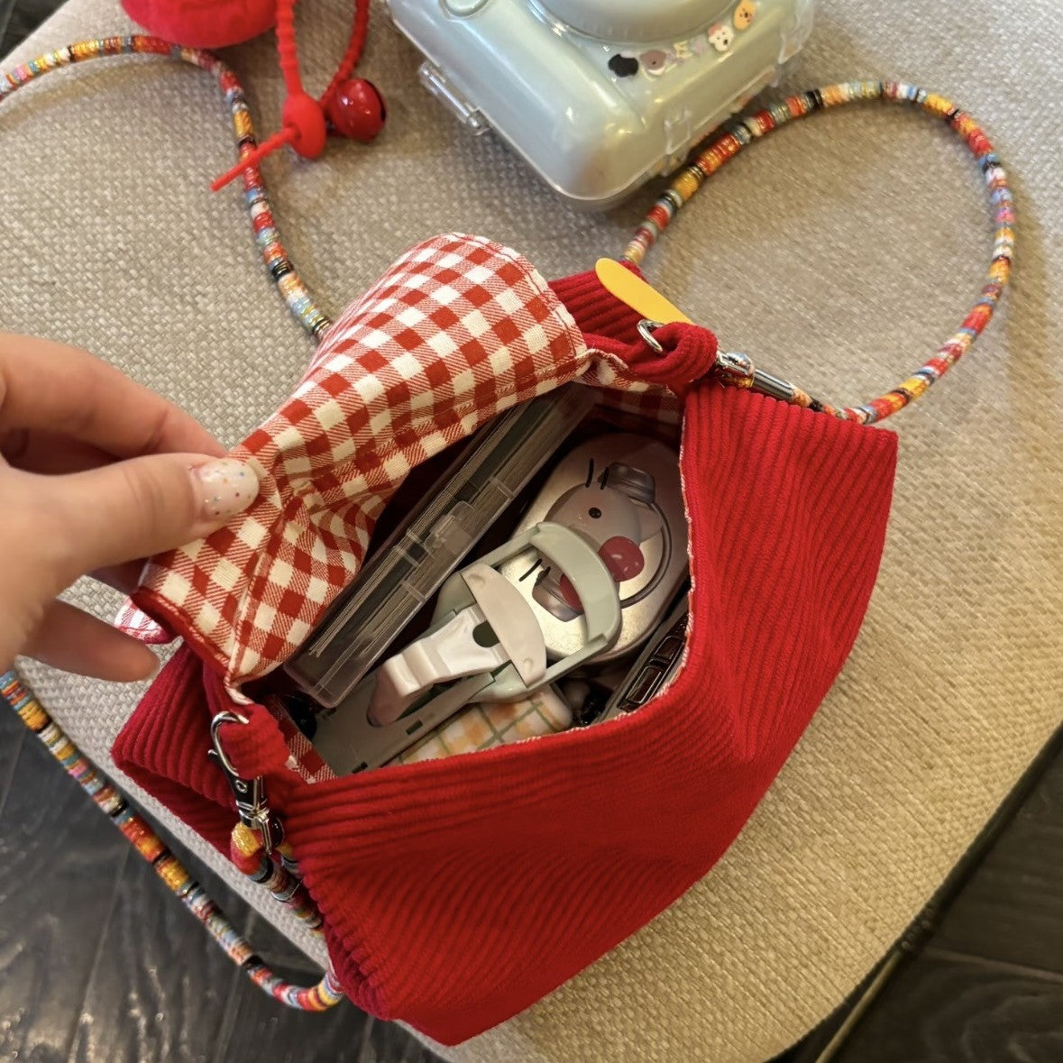 Cute Apple-Shaped Crossbody Bag with Adjustable Beaded Strap and Large Capacity for Daily Use