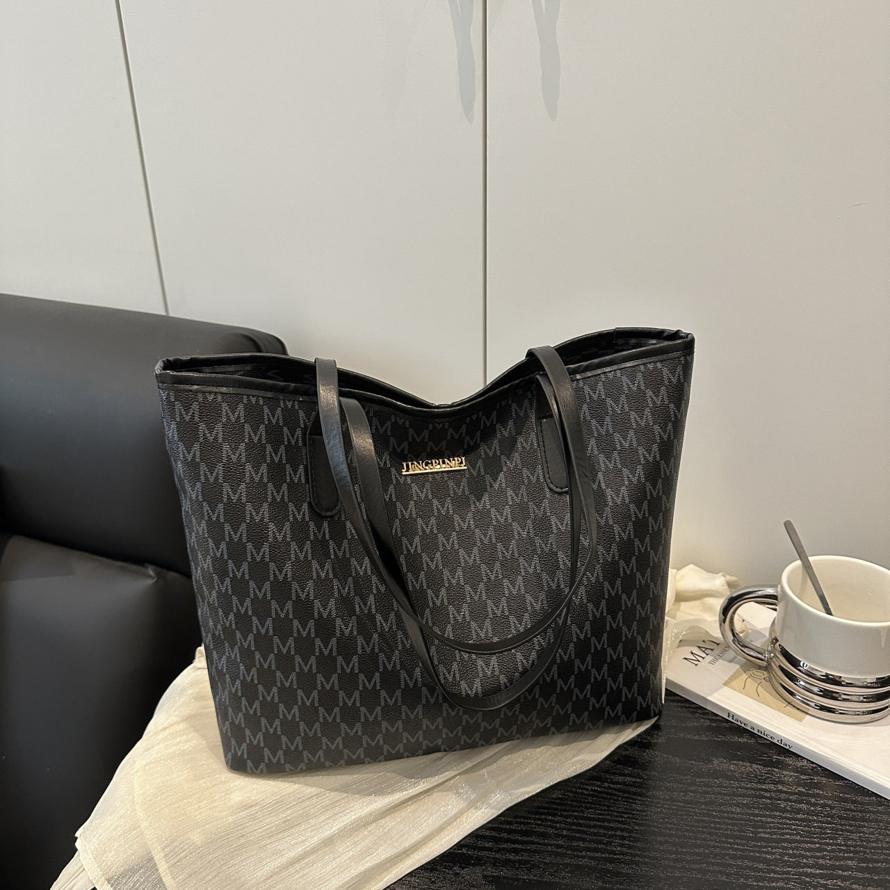 New Letter Printed Tote Women's Fashion Pu Shoulder Bag Zipper Closure Strap Mobile Phone Bag