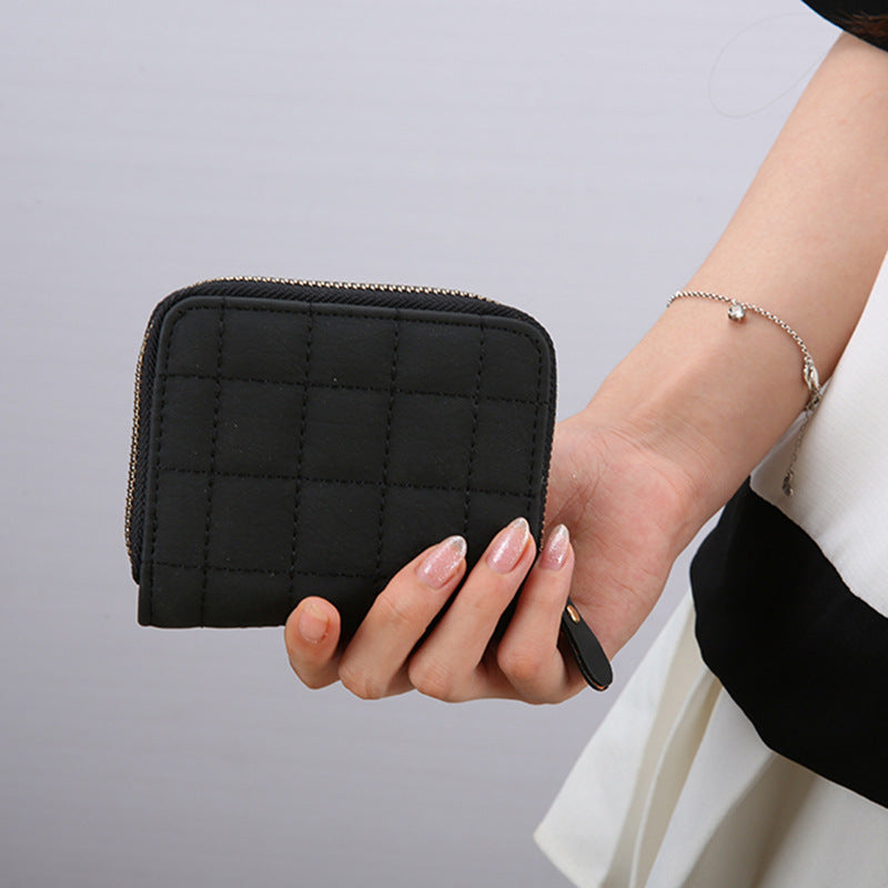 Cute Quilted Zipper Wallet for Women, Compact and Stylish Everyday Purse with Fashionable Design