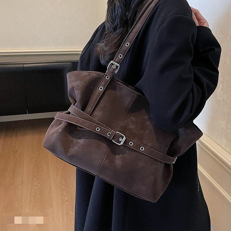 Retro Matte Tote Bag for Women 2025 Winter New Style Casual Shoulder Handbag with Buckle Design