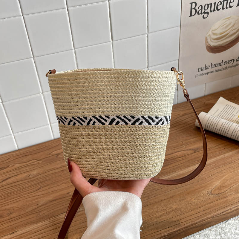 Fashion Woven Bucket Bag Women's Geometric Pattern Everyday Joker Shoulder Messenger Bag