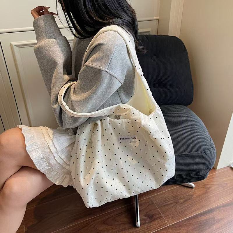 Women's Tote Canvas Tote Bag Women's Large Capacity Magnetic Buckle Shoulder Bag Urban Simple All-Match Daily Commuter Bag