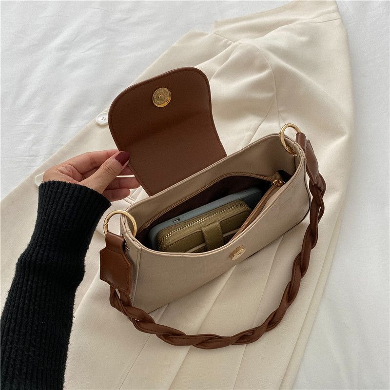 Chic Mini Shoulder Bag 2026 New Fashion Crossbody Bag with Quilted Design and Braided Strap for Everyday Style