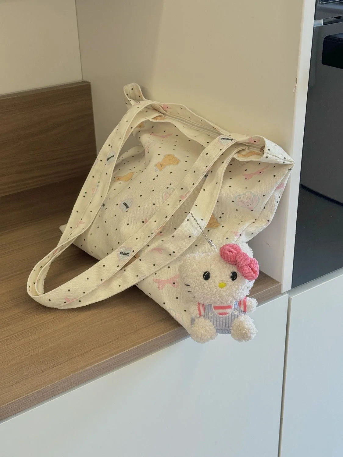 Cute Cartoon Canvas Tote Bag for Women, Large Capacity Shoulder Bag with Hello Kitty Charm, Perfect for Daily Commute and Shopping