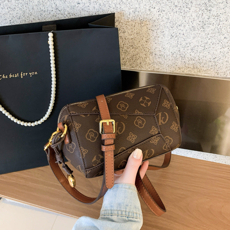 New Letter Printing Fashion Messenger Bag Women's Urban Simple Style Zipper Design Practical Inner Bag Commuter's All-Matching Shoulder Bag