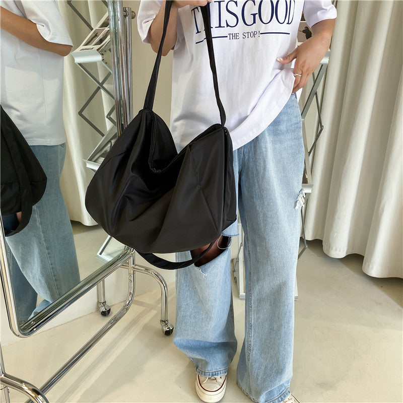 Large Capacity Waterproof Nylon Sports Travel Bag for Women Men, Fashionable Shoulder Tote with Vintage Stitching Design