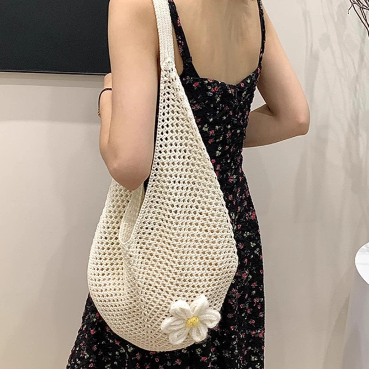 Women's Shoulder Bag Beach Bag Fashionable Knitted Flower Tote Bag Women's Casual Beach Travel Sling Bag Large Capacity Woven Bag