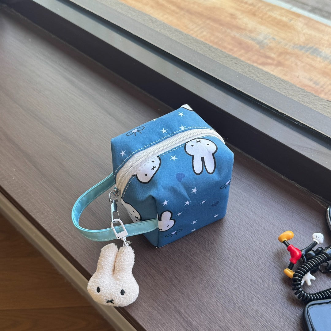 Cute Cartoon Rabbit Print Oxford Fabric Cosmetic Bag with Zipper Closure for Daily Use and Travel