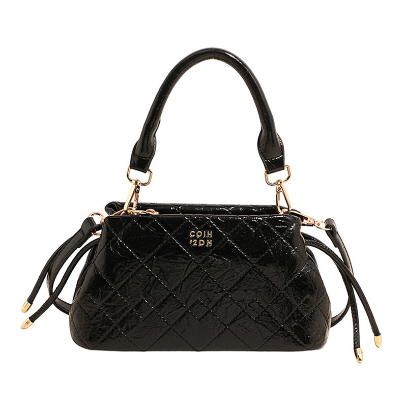 Elegant Quilted Crossbody Bag with Chain Handle and Zip Closure for Daily Fashion
