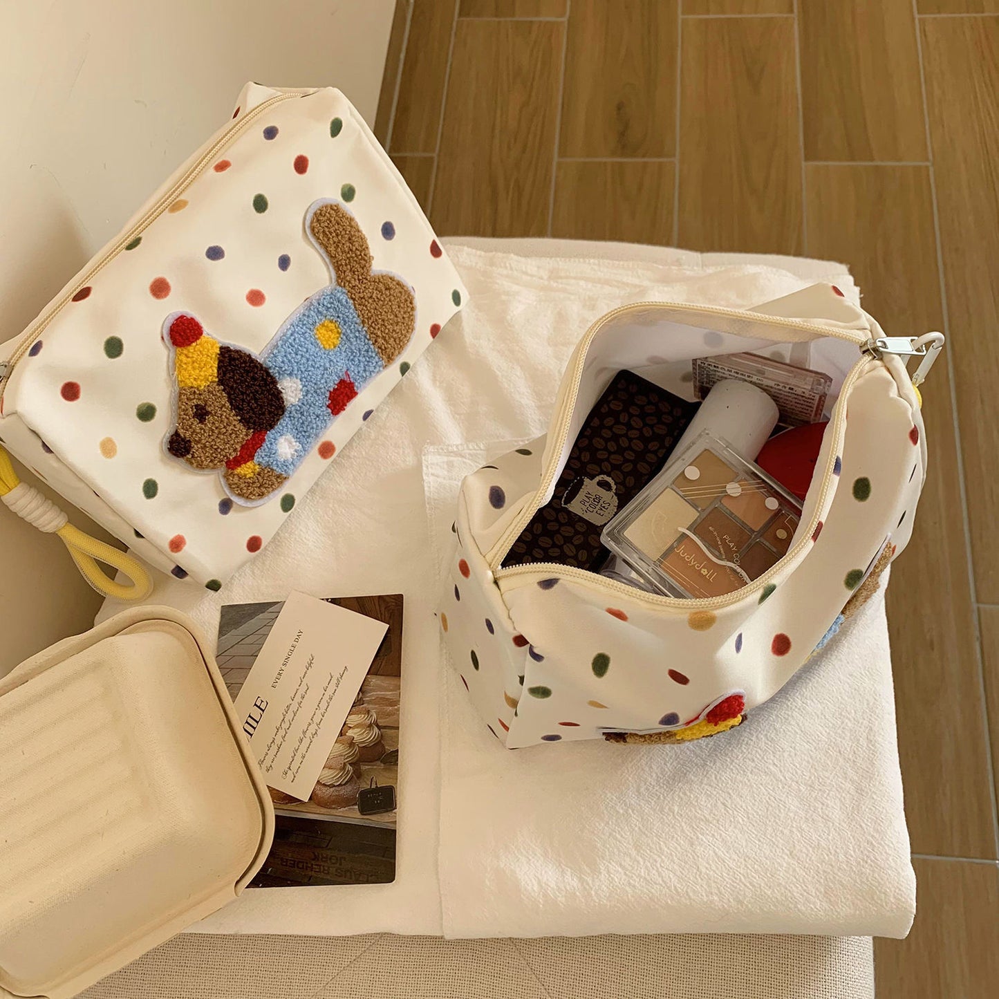 Large Capacity Women's Cosmetic Bag Travel Carrying Case Multi-Functional Cosmetics Organizing Bag Polka Dot Pattern Fashionable and Practical