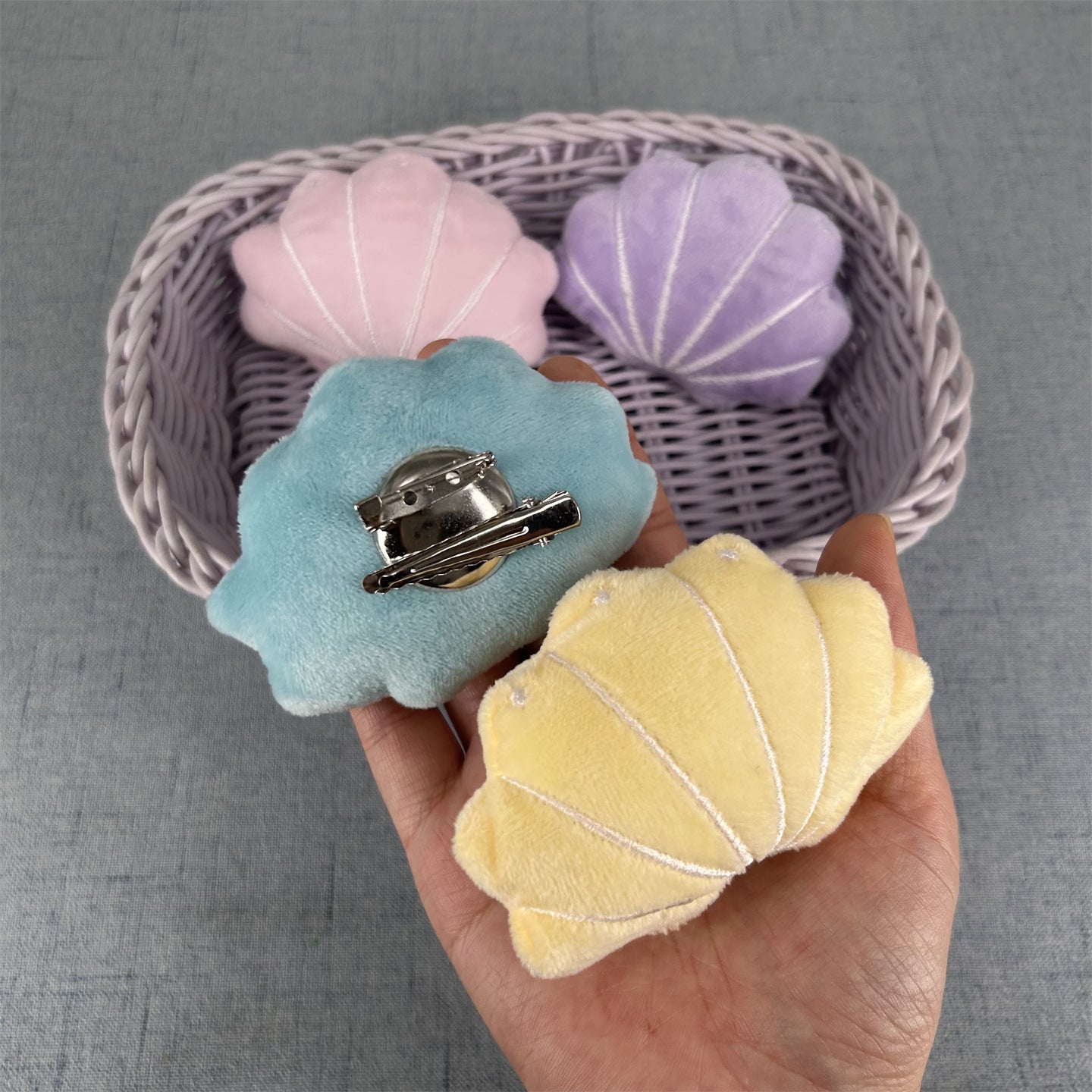 Cute Plush Shell Brooch Decorative Pin for Clothes and Accessories, Handmade Cartoon Style Home Decoration Gift