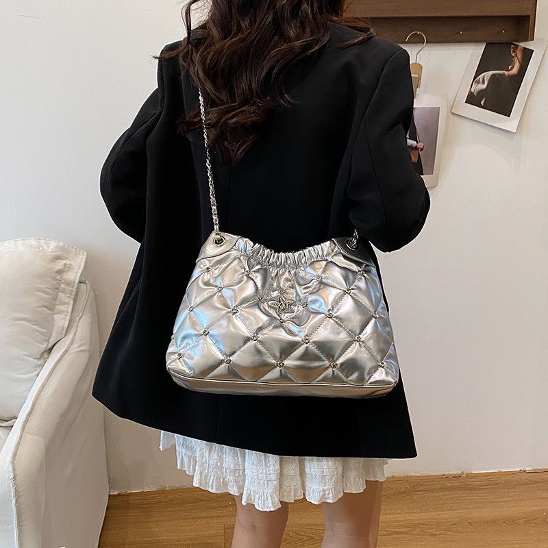Chic Quilted Chain Shoulder Bag with Star Detail, Fashionable Bucket Shape for Everyday Style