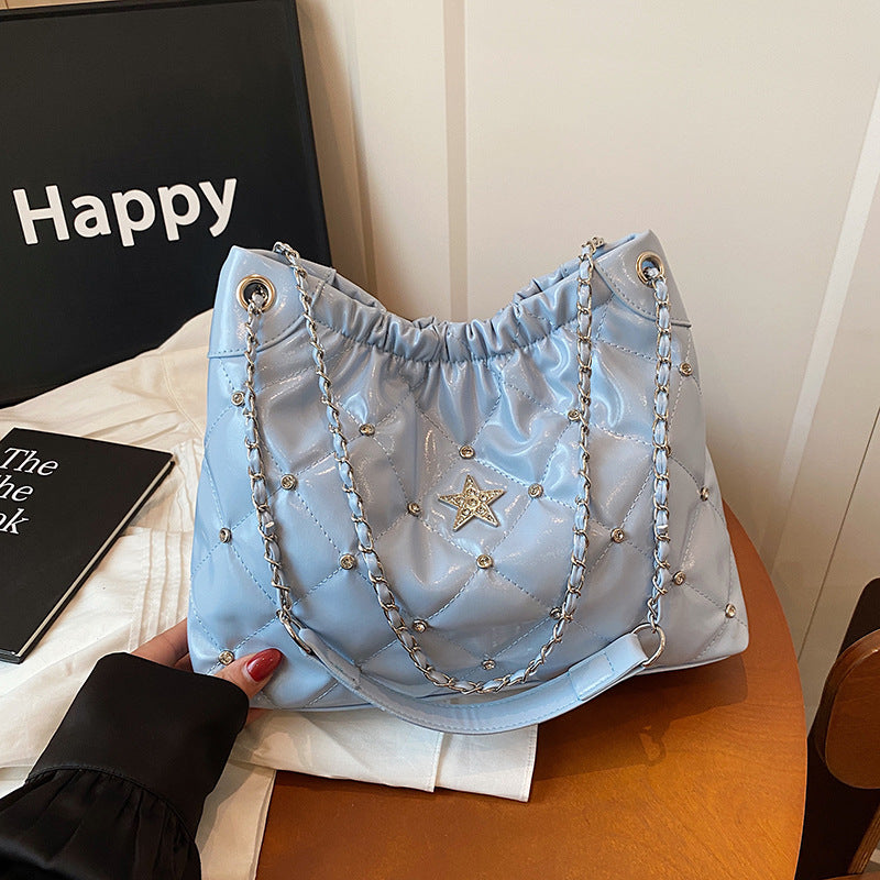 Chic Quilted Chain Shoulder Bag with Star Detail, Fashionable Bucket Shape for Everyday Style
