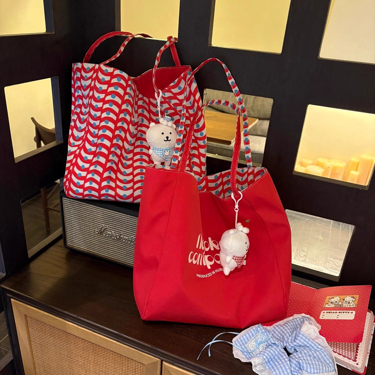 2025 New Large Capacity Reversible Tote Bag with Wave Pattern and Cute Bear Charm, Casual Urban Style for Daily Use