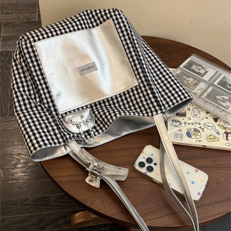 Chic Checkered Tote Bag with Metallic Accents and Spacious Interior for Daily Use
