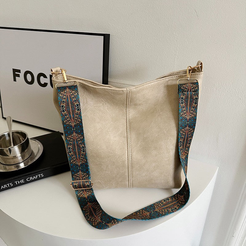 Women's Shoulder Messenger Bag New Retro Broadband Large Capacity Advanced Texture City Simple Commute Bucket Bag