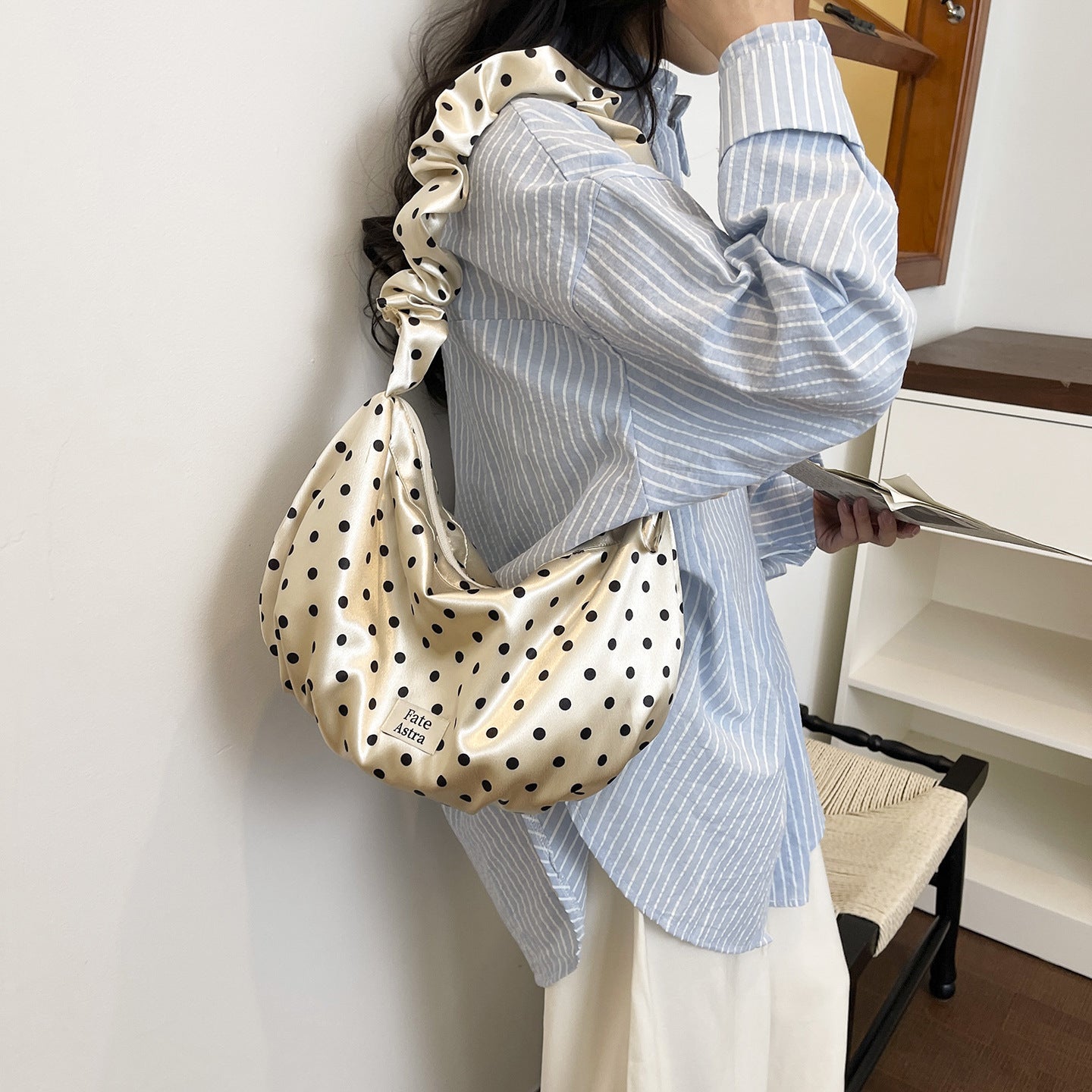 Korean Style Polka Dot Pleated Messenger Bag Women's Fashionable Large Capacity Soft Tote Everyday Joker Casual Shoulder Bag