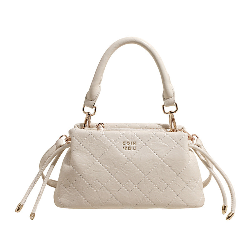 Elegant Quilted Crossbody Bag with Chain Handle and Zip Closure for Daily Fashion