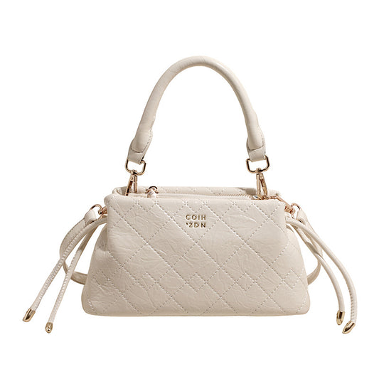 Elegant Quilted Crossbody Bag with Chain Handle and Zip Closure for Daily Fashion