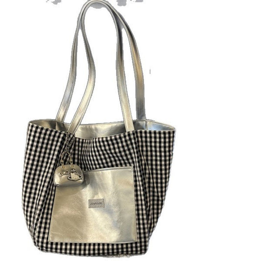 Chic Checkered Tote Bag with Metallic Accents and Spacious Interior for Daily Use
