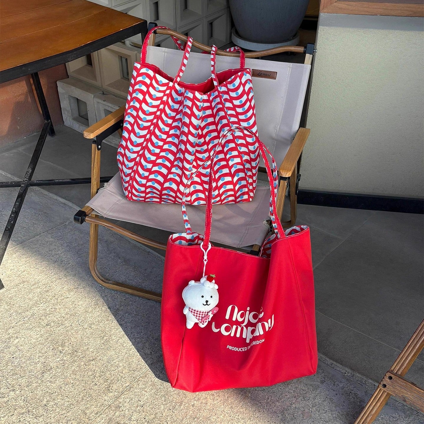 2025 New Large Capacity Reversible Tote Bag with Wave Pattern and Cute Bear Charm, Casual Urban Style for Daily Use