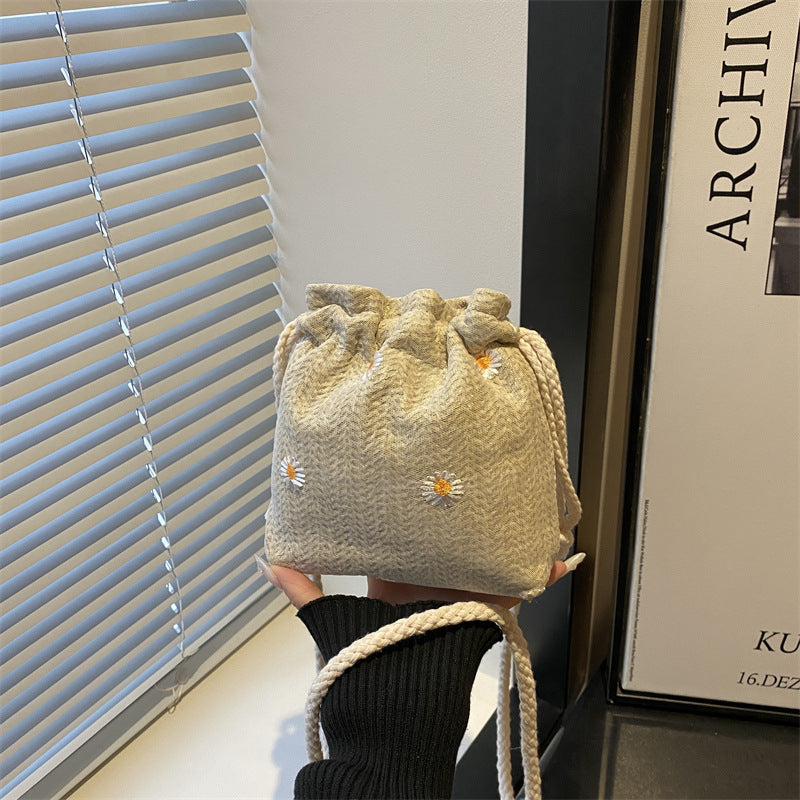 Straw Small Bucket Bag Women's New Fresh Fashionable Woven Beach Bag One-Shoulder Crossboby Bag