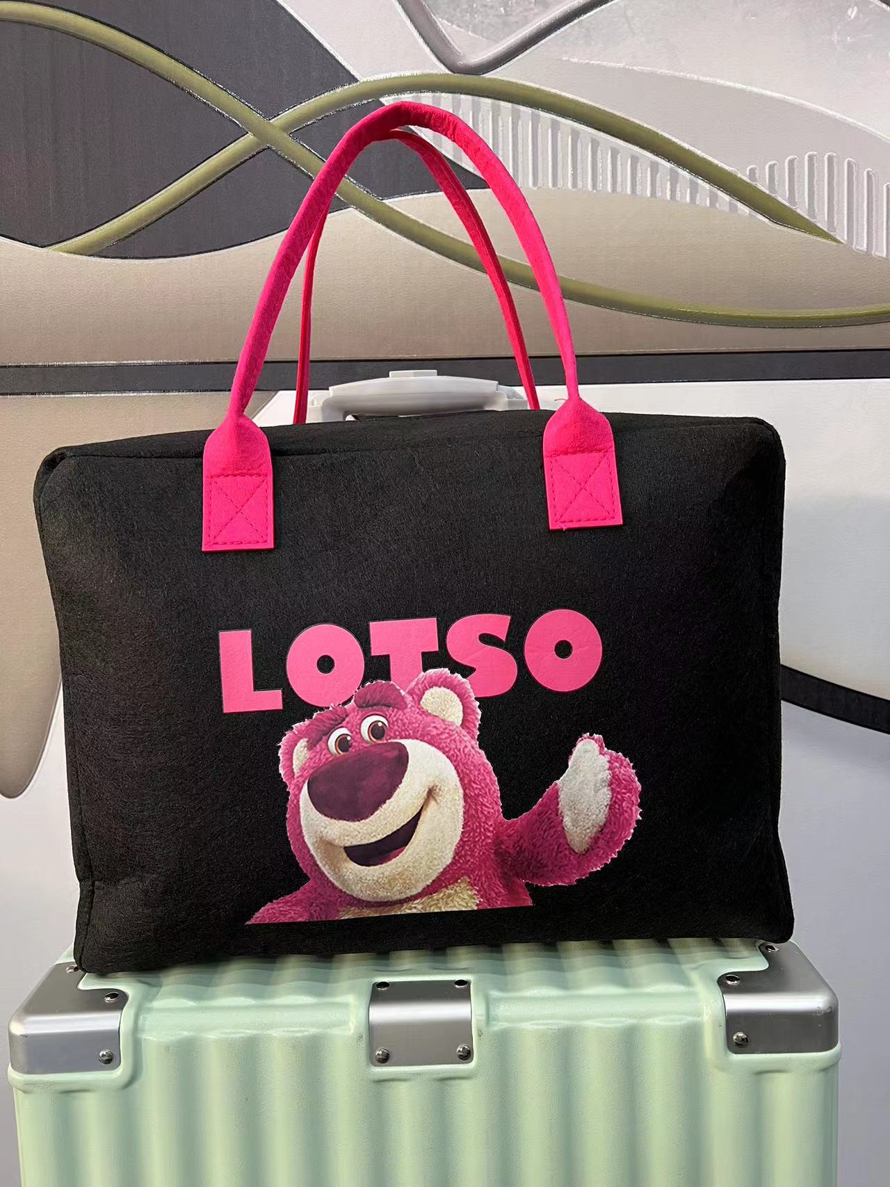 Cute Cartoon Felt Travel Bag with Handle - Perfect for Luggage Storage and Daily Use