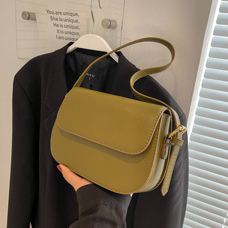 Chic Minimalist Saddle Crossbody Bag with Stitching Details for Everyday Fashion