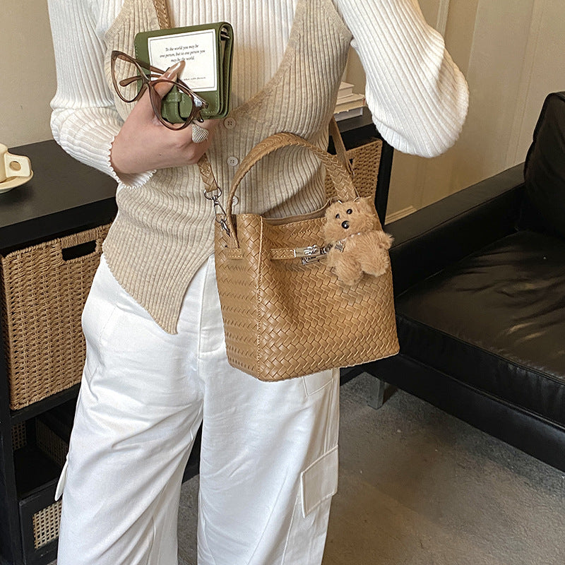 New Fashion Woven Bucket Bag with Cute Plush Pendant Urban Simple Style Daily Shoulder Messenger Bag