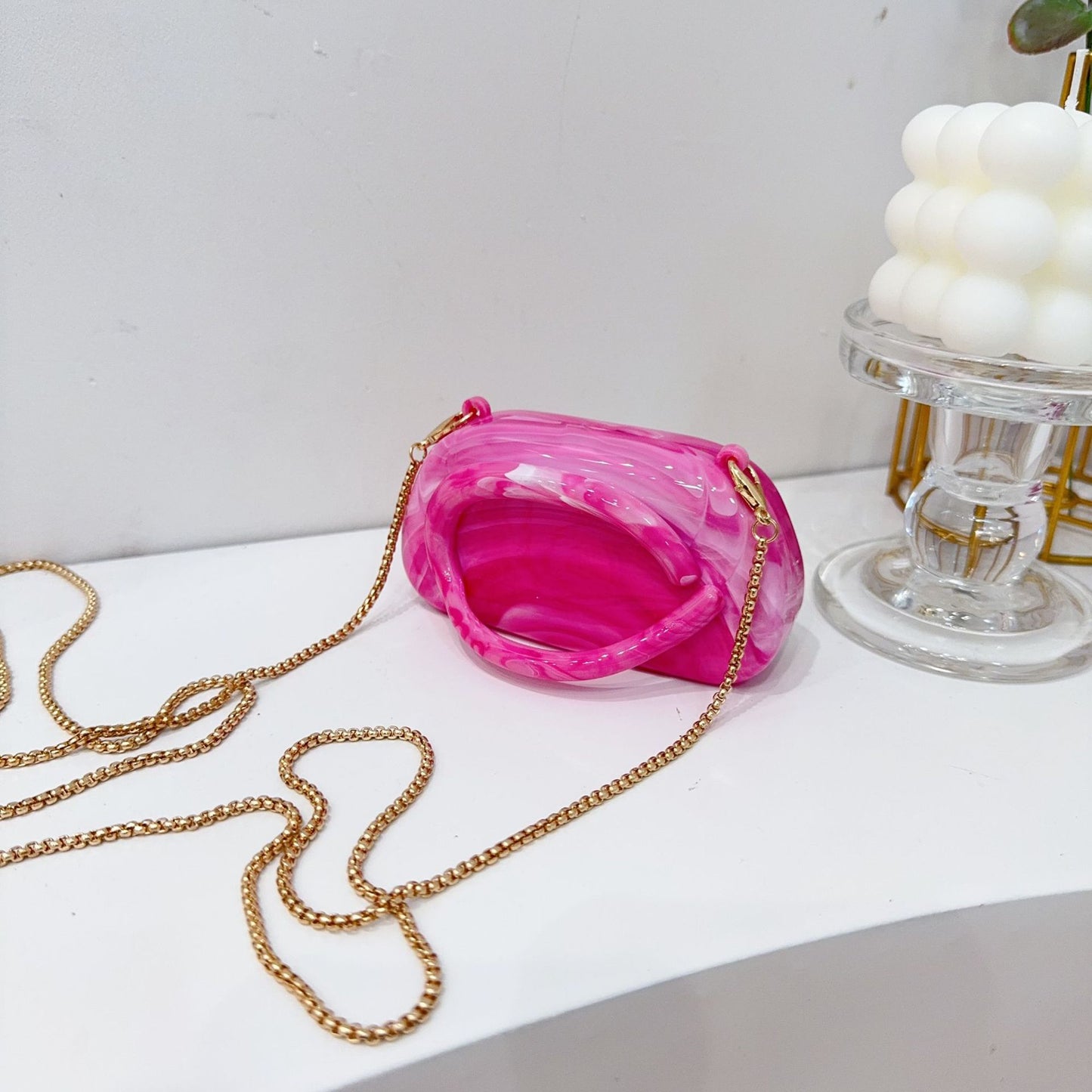 Chic Acrylic Clutch Bag with Chain Strap for Women, Mini Crossbody Evening Bag with Magnetic Closure and Shell Shape Design