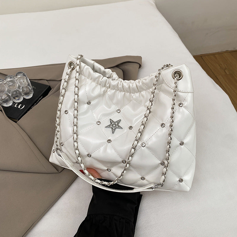 Chic Quilted Chain Shoulder Bag with Star Detail, Fashionable Bucket Shape for Everyday Style