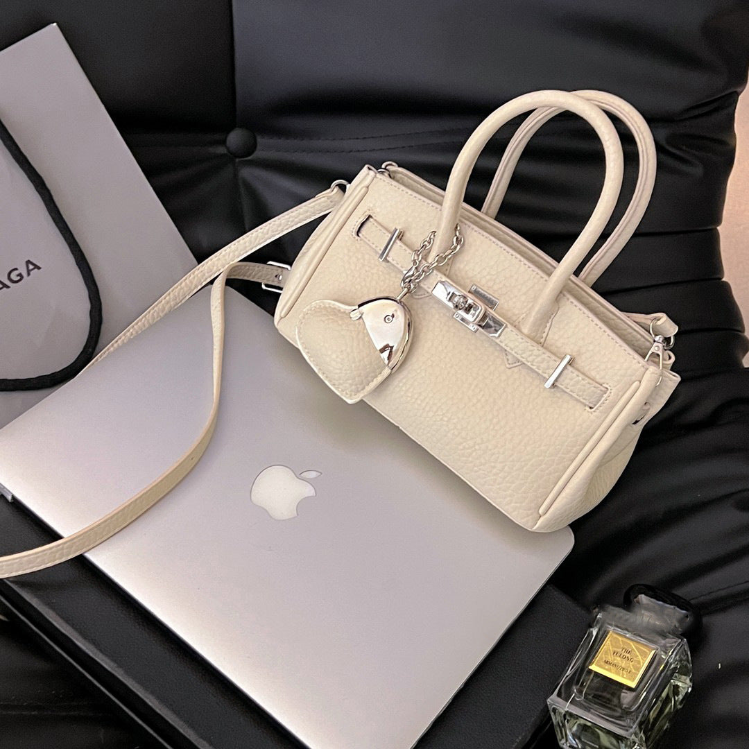 New Fashion Mini Lychee Pattern Handbag Classic Retro Design with Exquisite Metal Hardware Pendant High Sense