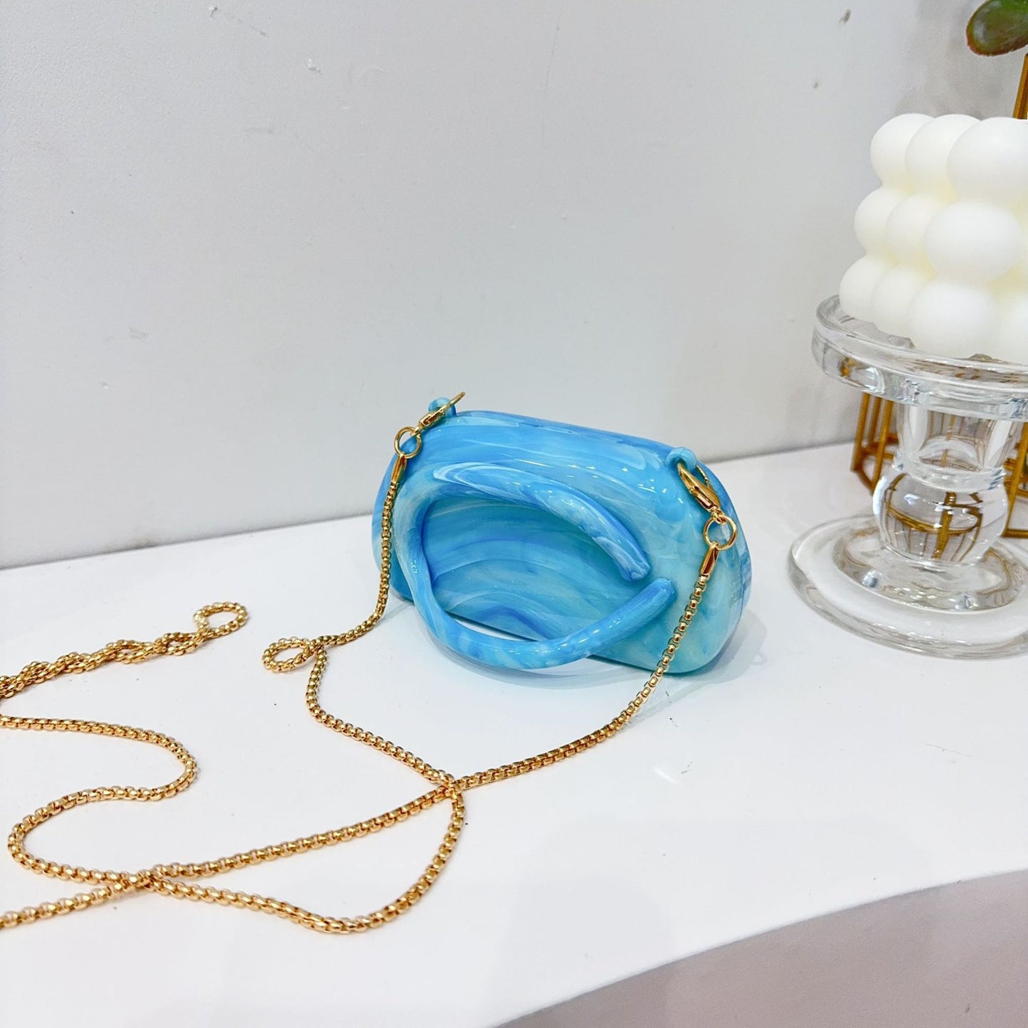 Chic Acrylic Clutch Bag with Chain Strap for Women, Mini Crossbody Evening Bag with Magnetic Closure and Shell Shape Design