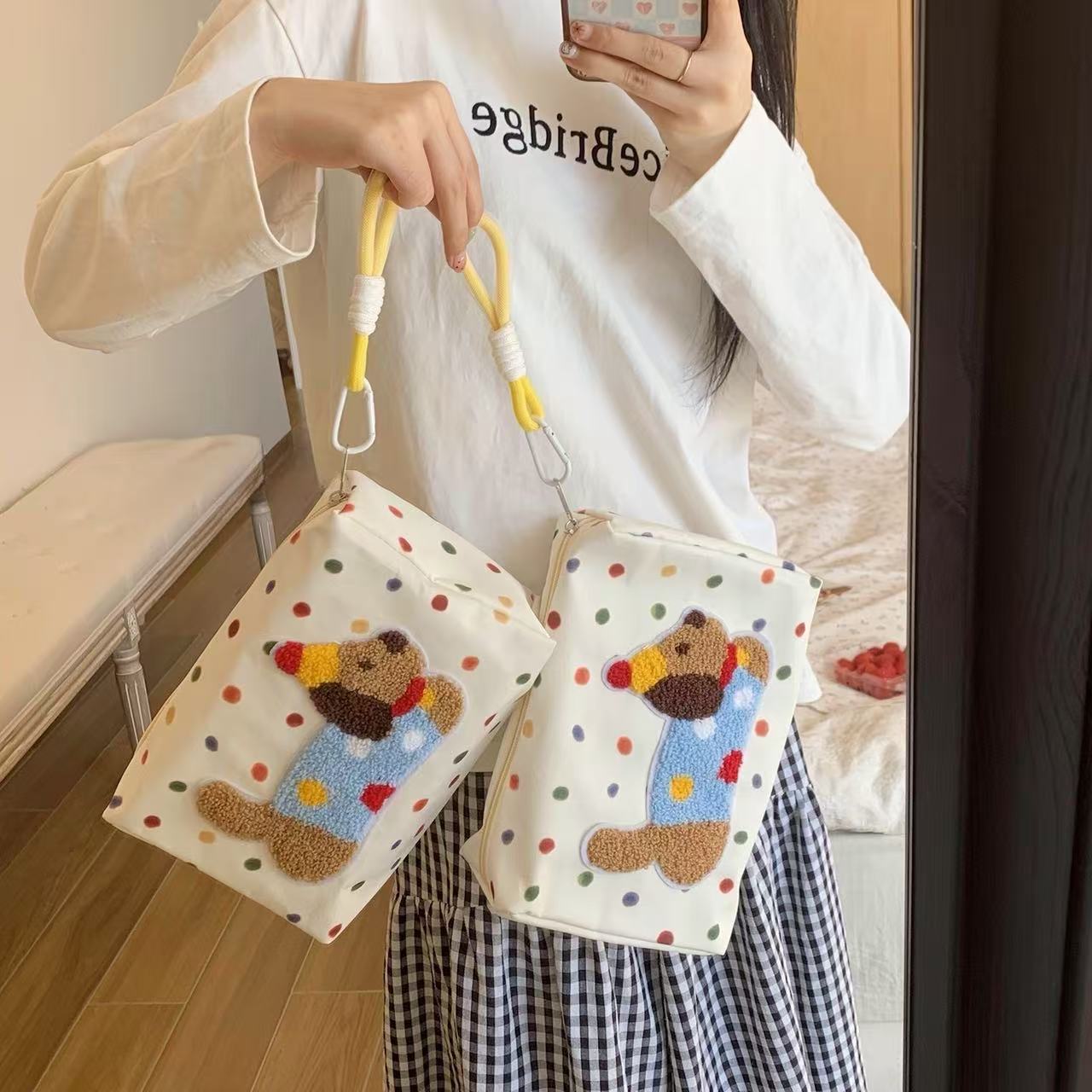 Large Capacity Women's Cosmetic Bag Travel Carrying Case Multi-Functional Cosmetics Organizing Bag Polka Dot Pattern Fashionable and Practical