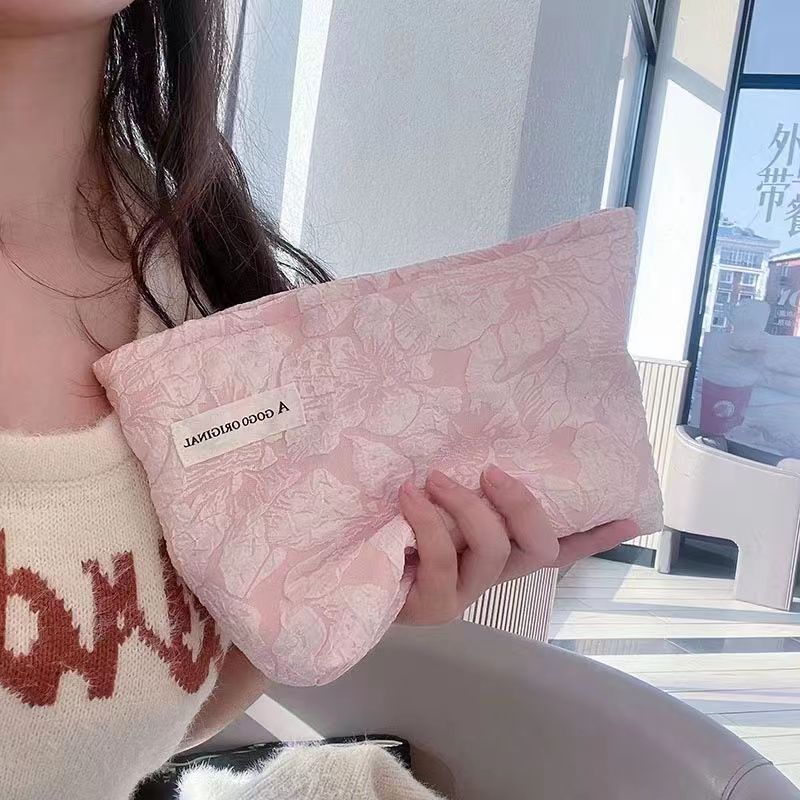 High Sense Women's Cosmetic Bag Large Capacity Portable Liner Buggy Bag Exquisite Embossed Design