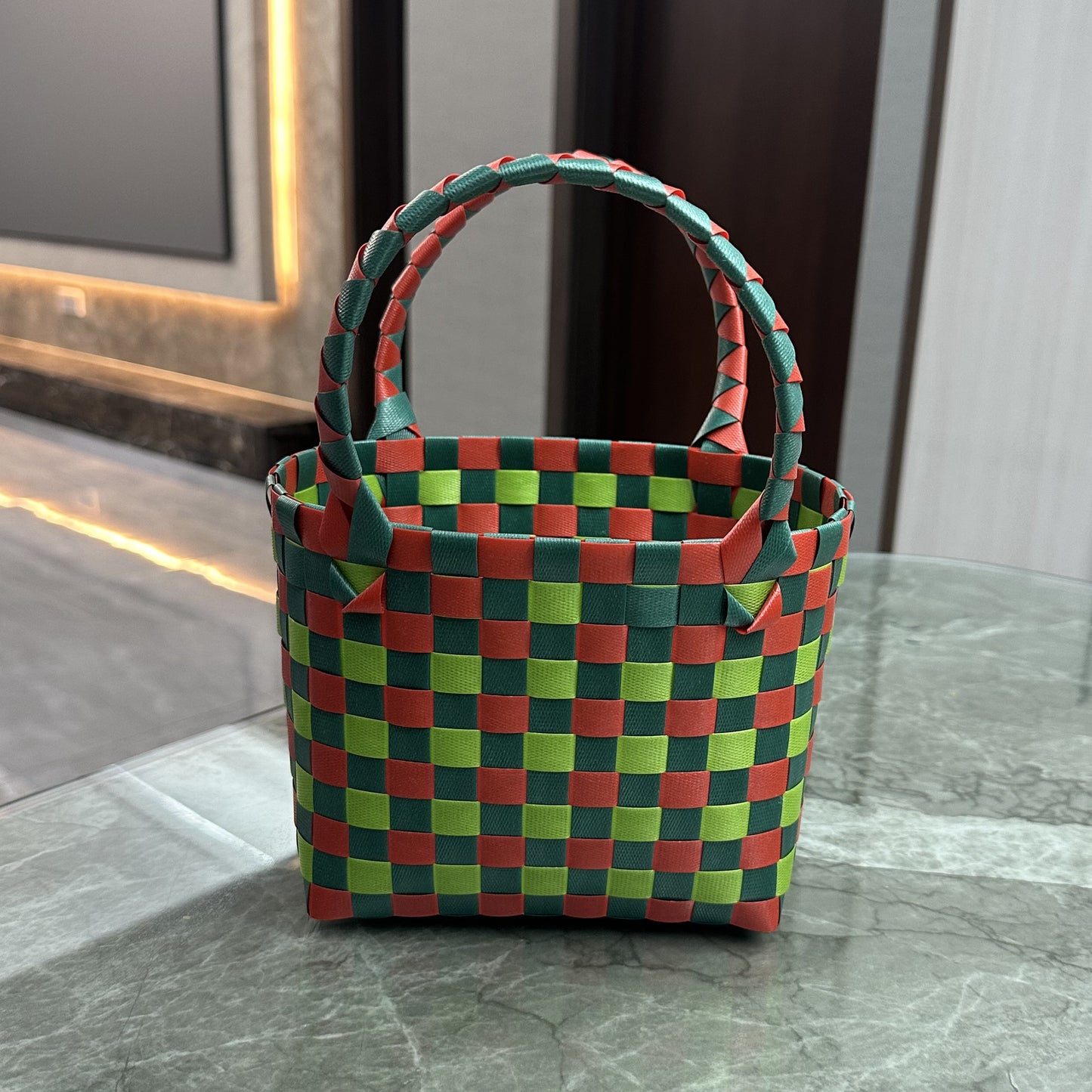 Handwoven Checkerboard Tote Bag for Women, Fashionable Beach & Daily Use, Soft PVC Material with Open Top and Inner Pockets