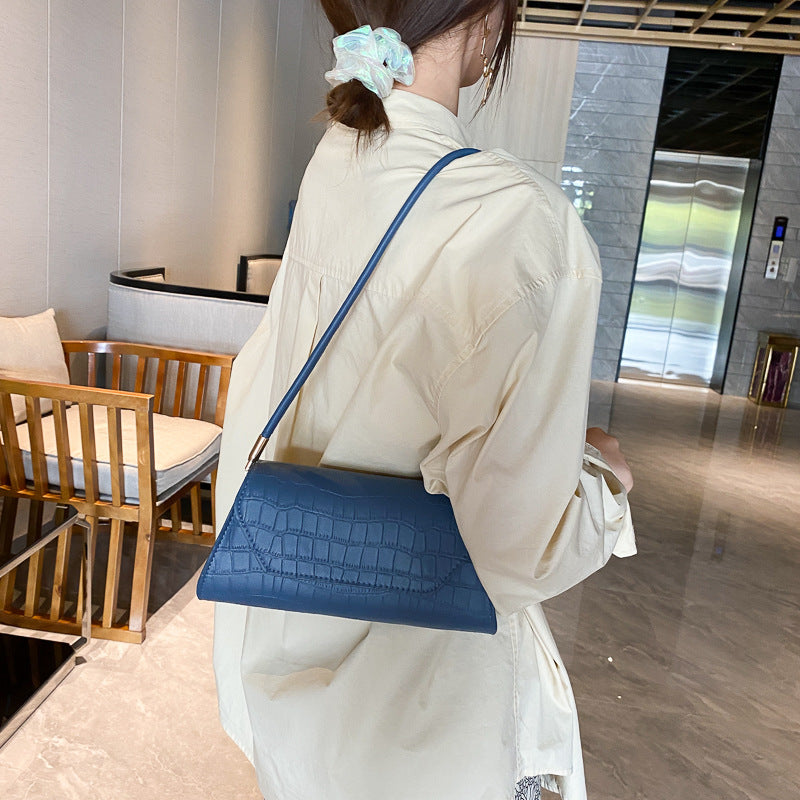Chic Crocodile-Textured Crossbody Bag with Minimalist Design for Everyday Fashion