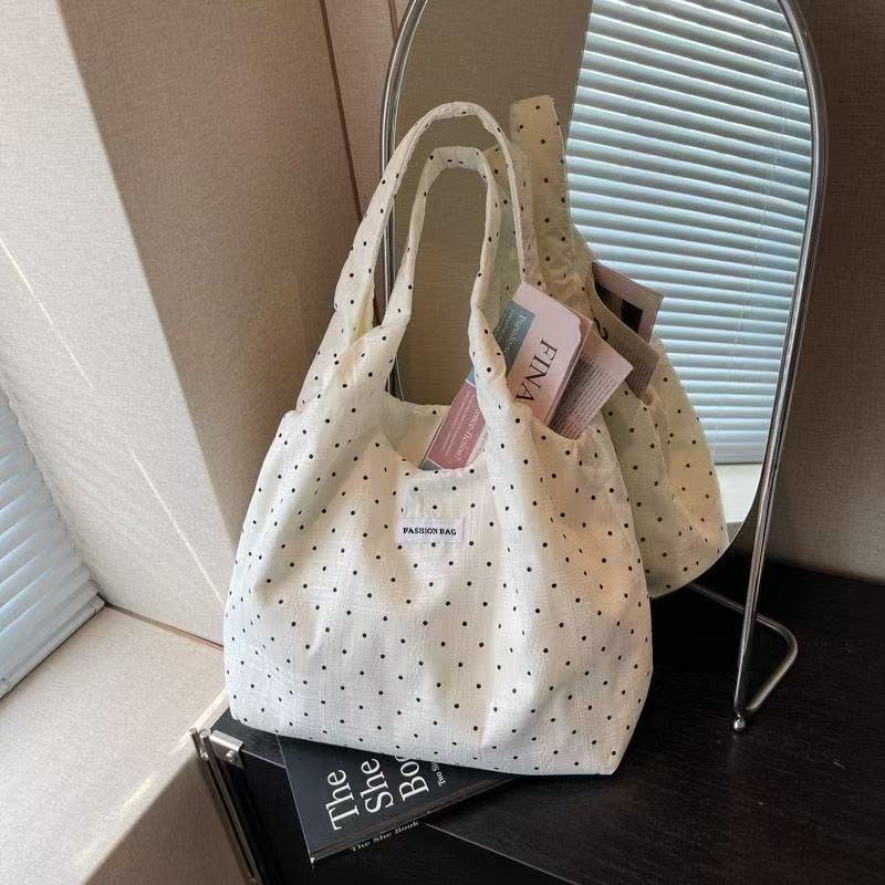 Women's Tote Canvas Tote Bag Women's Large Capacity Magnetic Buckle Shoulder Bag Urban Simple All-Match Daily Commuter Bag