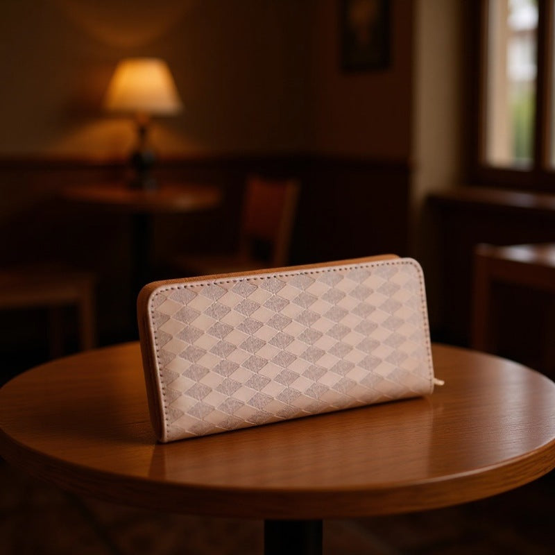 Elegant Diamond Pattern Women's Long Wallet with Multiple Card Slots and Zipper Closure for Daily Use