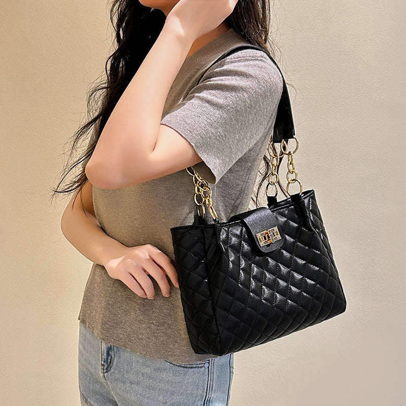Spring New Women's Classic Style Straw Shoulder Bag Wide Shoulder Strap Large Capacity Commuter's All-Matching Fashion Design Daily Essential