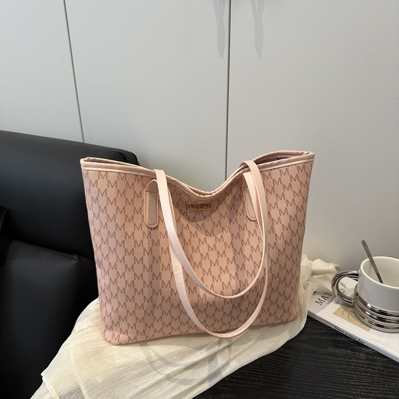 New Letter Printed Tote Women's Fashion Pu Shoulder Bag Zipper Closure Strap Mobile Phone Bag