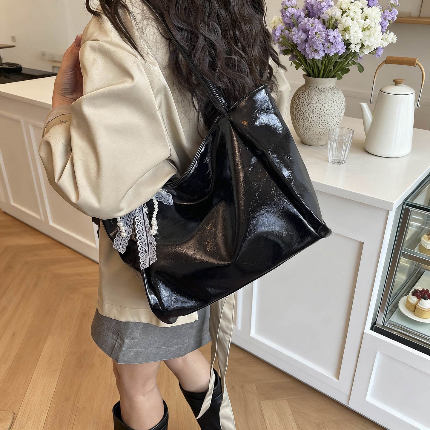 Elegant PU Tote Bag with Lace Detailing and Magnetic Closure for Daily Commute