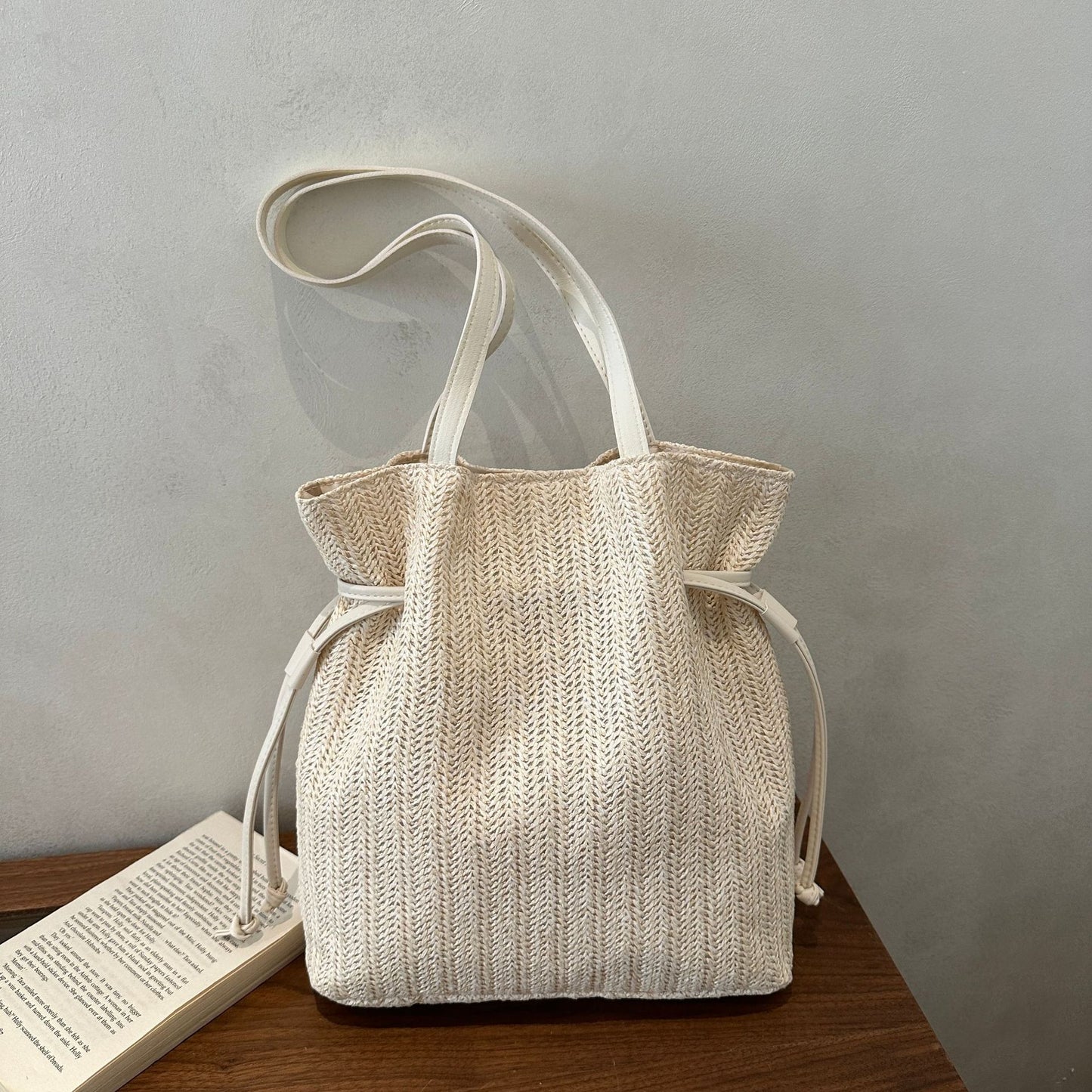 Simple Woven Tote Bag Women's Flower Decoration Large Capacity Shoulder Bag Daily Commuter's All-Matching Fashion Handbag
