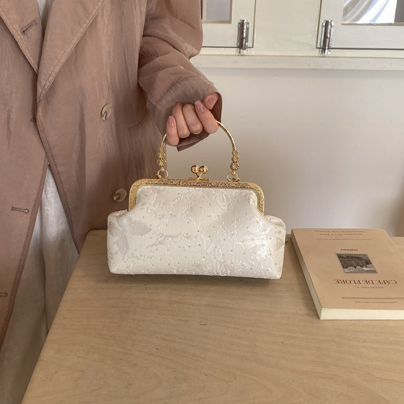Elegant Minimalist Korean-Style Clasp Crossbody Bag with Chain Strap for Daily Fashion