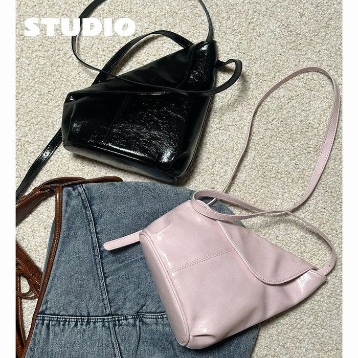 2026 Spring New Design Oil-Wax Leather Shoulder Bag with Magnetic Closure, Korean Style Beige Shell Shape Crossbody Bag for Daily Use