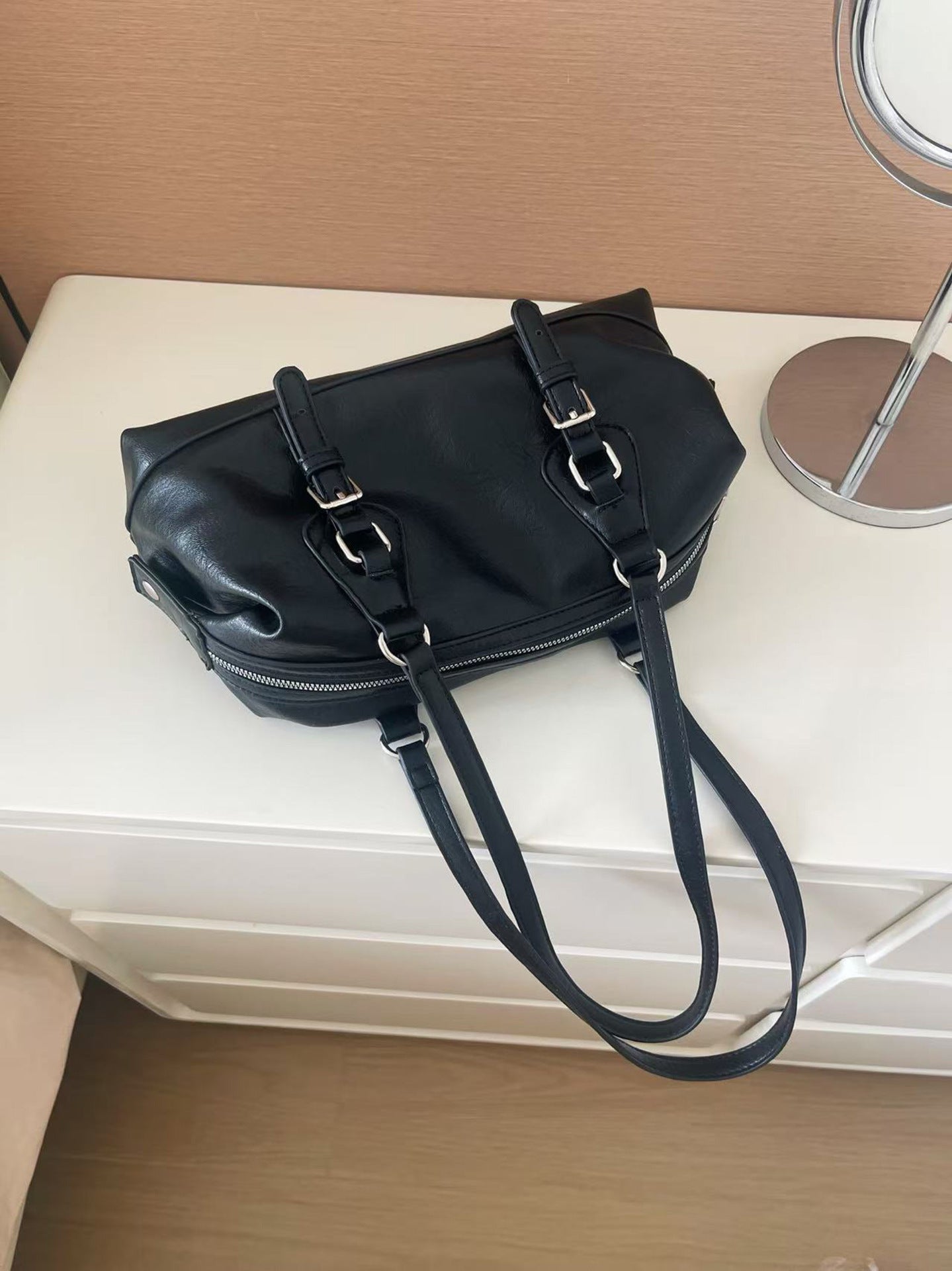 2026 Spring New Fashion Bowling Bag Women's Trendy Ins Style Crossbody Shoulder Bag with Large Capacity and Elegant Design